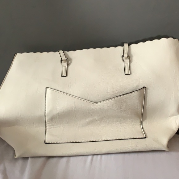 Betsy Johnson shoulder bag - Picture 2 of 2